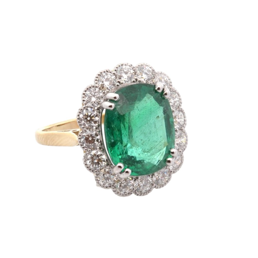 Bague Entourage en or jaune, émeraude et diamants - Castafiore