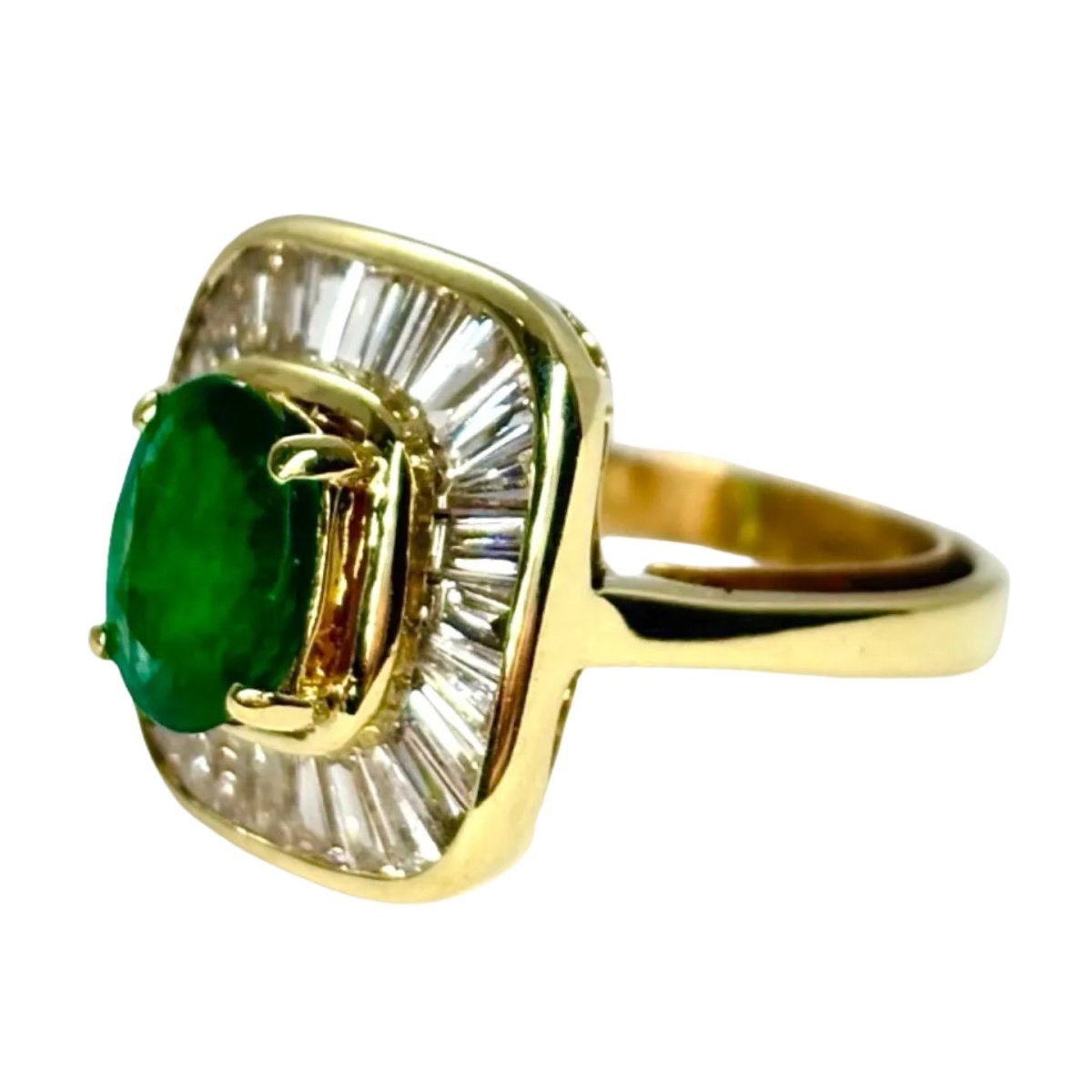 Bague Entourage en or jaune, émeraude, et diamants - Castafiore