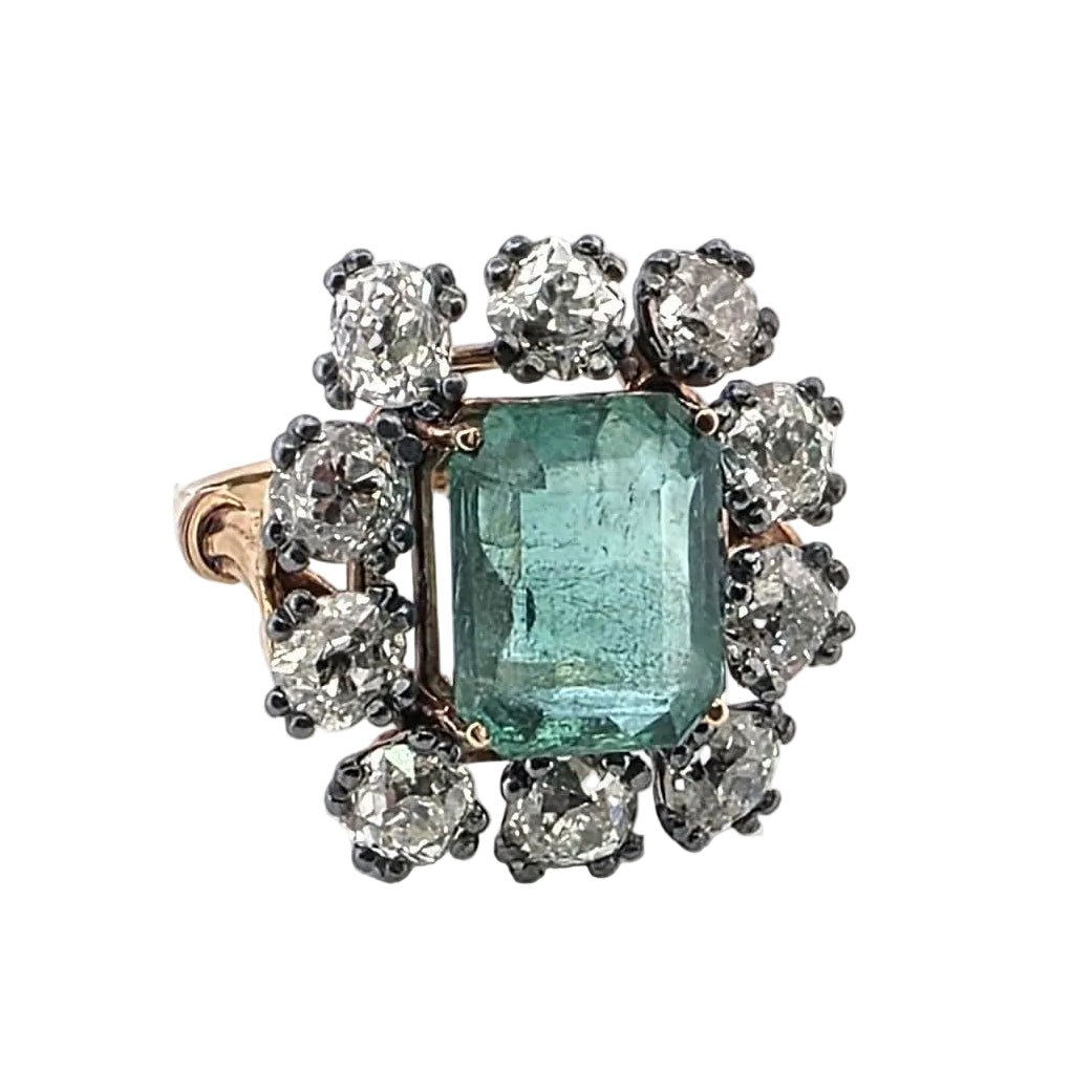 Bague Entourage en or jaune, émeraude et diamants - Castafiore