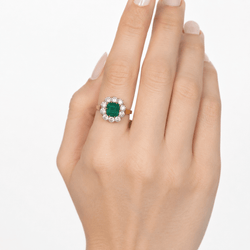 Bague Entourage en or jaune, émeraude et diamants - Castafiore