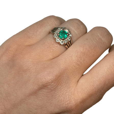 Bague Entourage en or jaune, émeraude et diamants - Castafiore