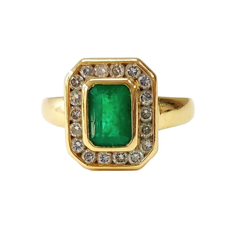 Bague Entourage en or jaune, émeraude et diamants - Castafiore
