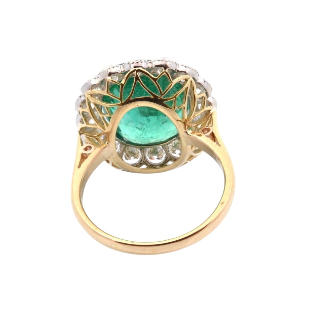 Bague Entourage en or jaune, émeraude et diamants - Castafiore