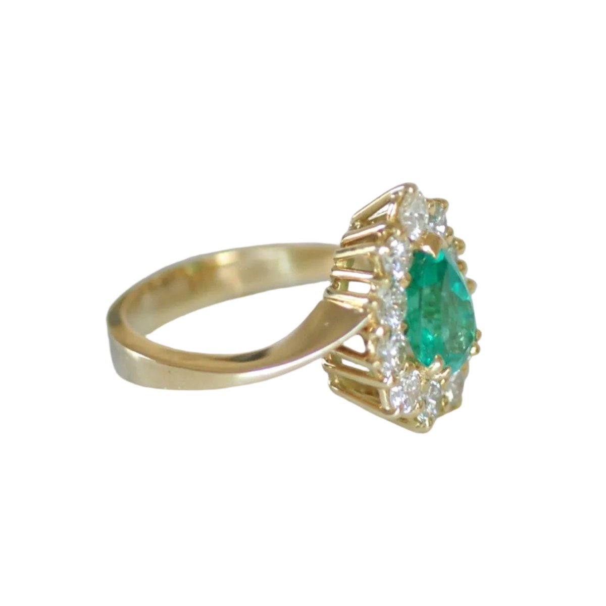 Bague Entourage en or jaune, émeraude et diamants - Castafiore