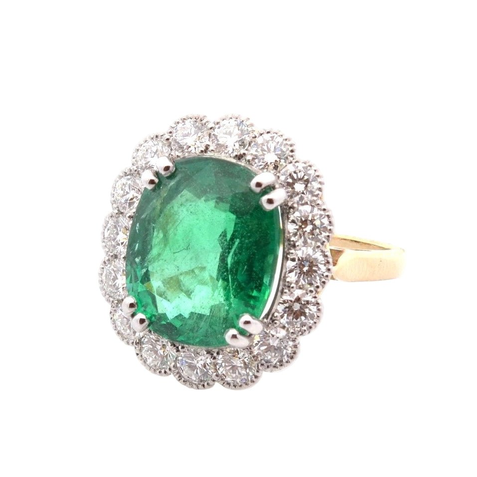 Bague Entourage en or jaune, émeraude et diamants - Castafiore