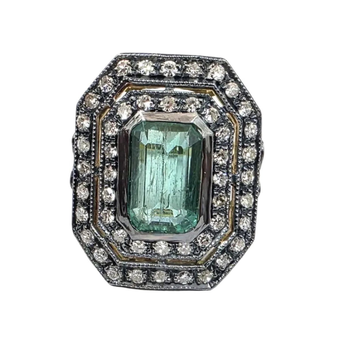 Bague Entourage en or jaune, émeraude et diamants - Castafiore