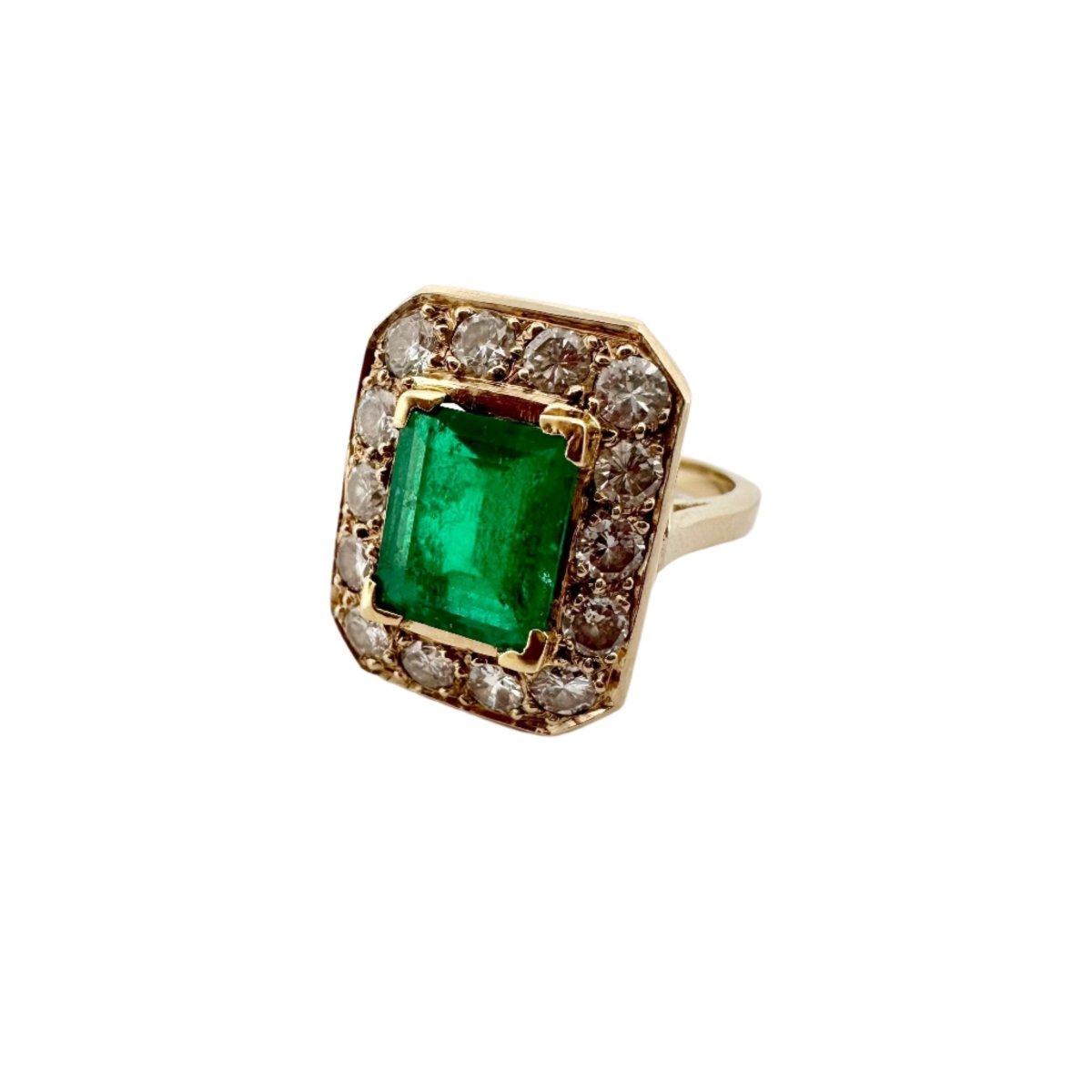 Bague Entourage en or jaune, émeraude et diamants - Castafiore