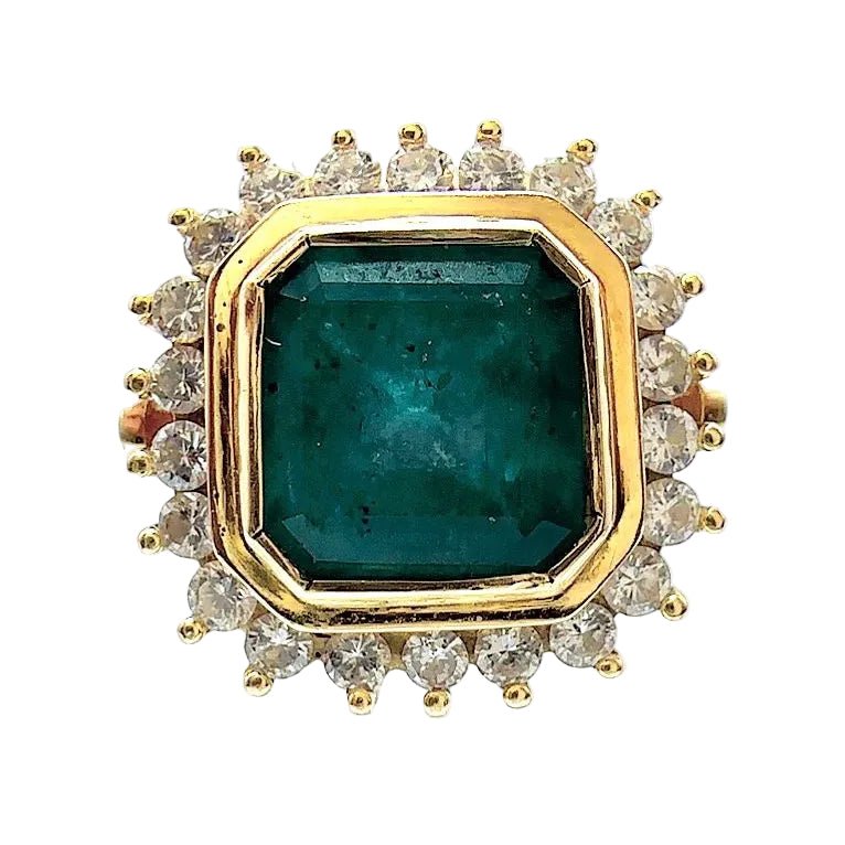 Bague Entourage en or jaune, émeraude et diamants - Castafiore