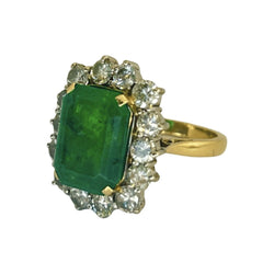 Bague Entourage en or jaune, émeraude et diamants - Castafiore