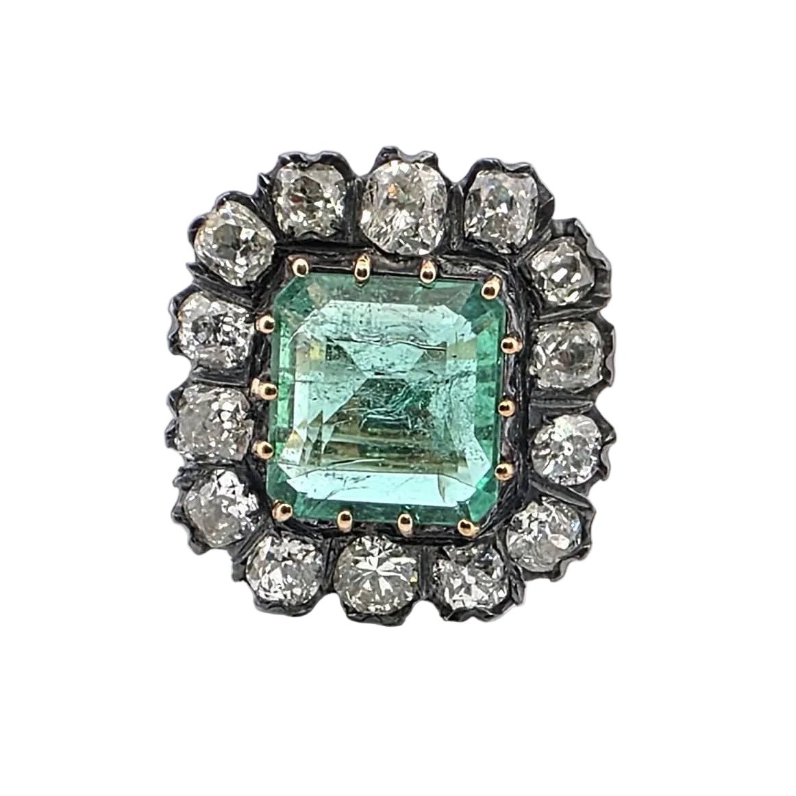 Bague Entourage en or jaune, émeraude et diamants - Castafiore