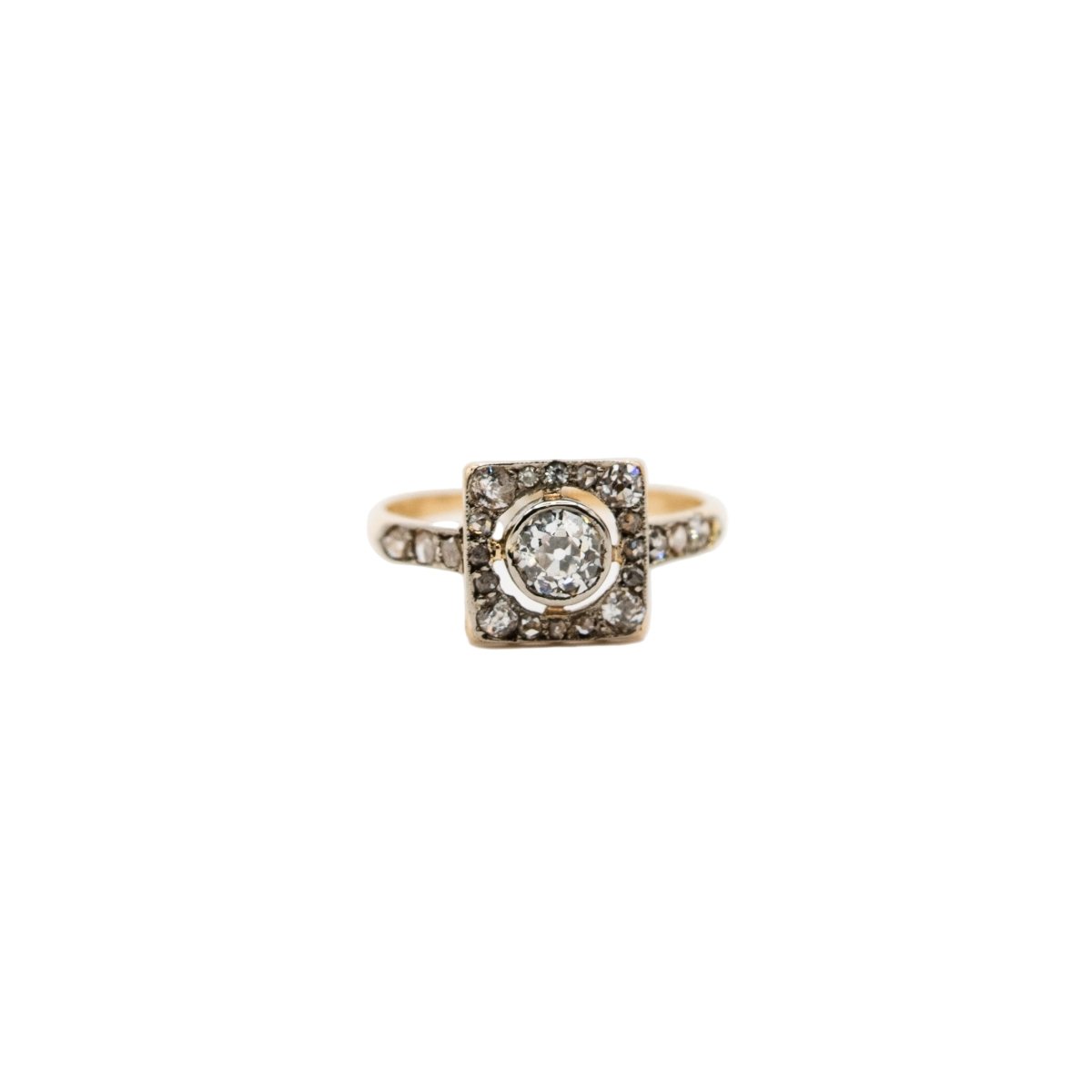 Bague Entourage en or jaune et diamants - Castafiore