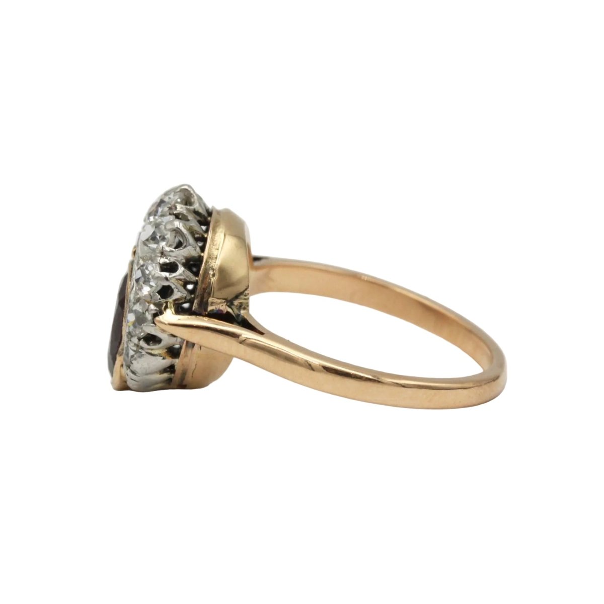 Bague Entourage en or jaune, grenat et diamants - Castafiore