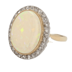 Bague Entourage en or jaune, opale et diamants - Castafiore