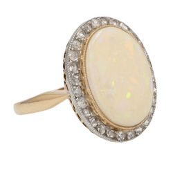 Bague Entourage en or jaune, opale et diamants - Castafiore