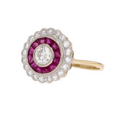 Bague Entourage en or jaune, or blanc, rubis et diamants - Castafiore