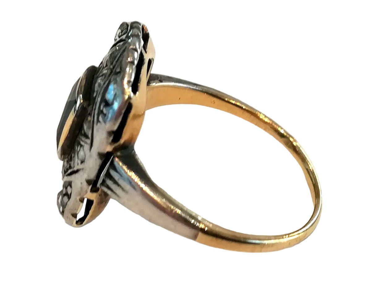 Bague Entourage en or jaune, or blanc, saphir, et diamants - Castafiore