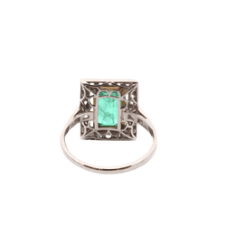 Bague Entourage en or jaune, platine, émeraude et diamants - Castafiore