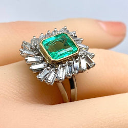 Bague Entourage en or jaune, platine, émeraudes et diamants - Castafiore