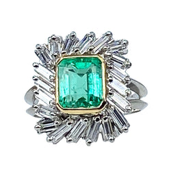 Bague Entourage en or jaune, platine, émeraudes et diamants - Castafiore
