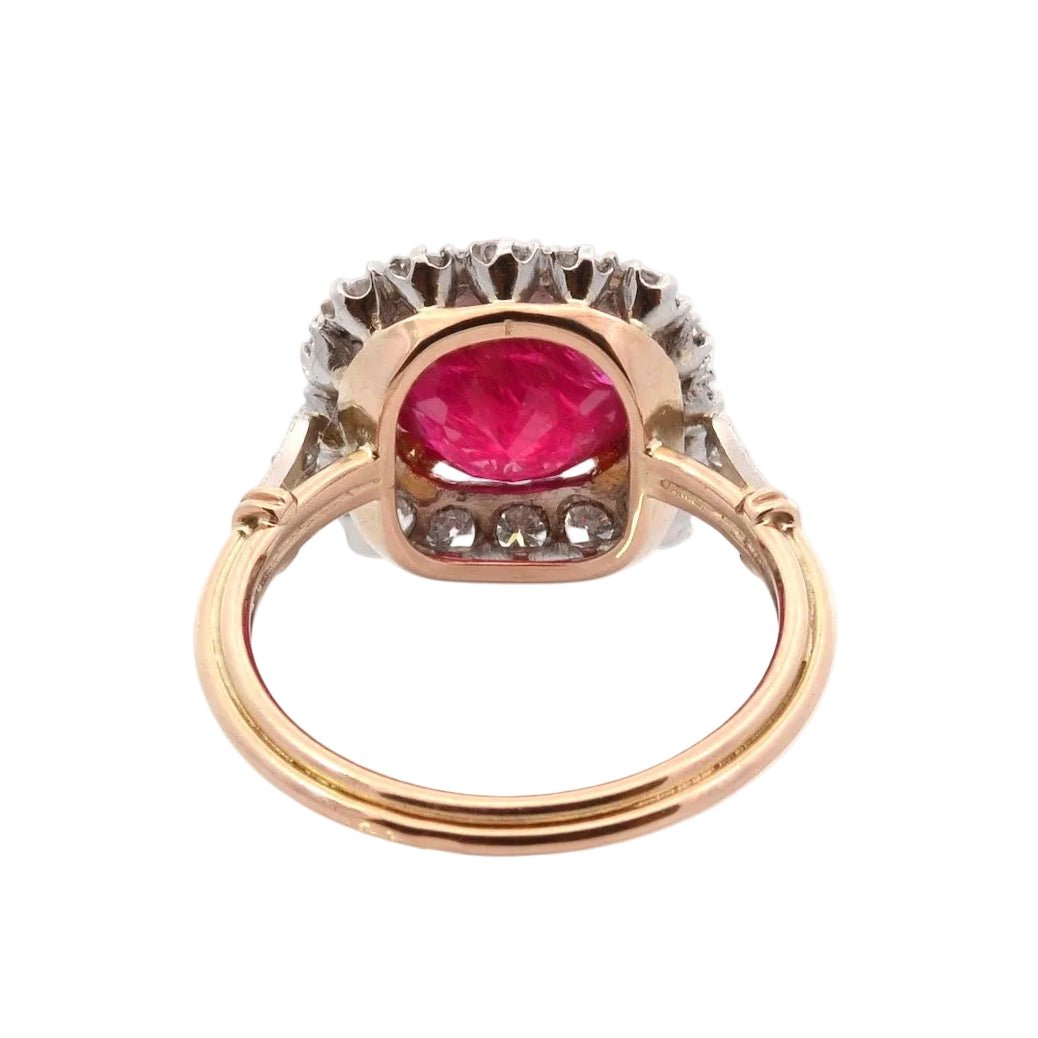 Bague Entourage en or jaune, platine, rubis et diamants - Castafiore