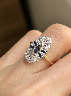 Bague Entourage en or jaune, platine, saphir et diamants - Castafiore