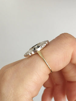 Bague Entourage en or jaune, platine, saphir et diamants - Castafiore