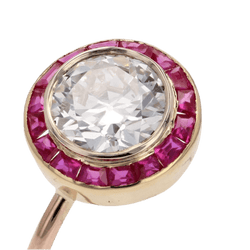 Bague Entourage en or jaune, rubis et diamant - Castafiore