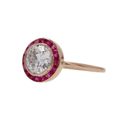 Bague Entourage en or jaune, rubis et diamant - Castafiore