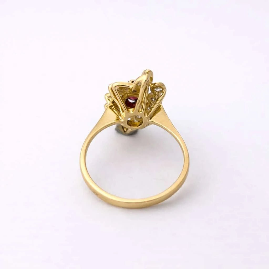Bague Entourage en or jaune, rubis et diamants - Castafiore