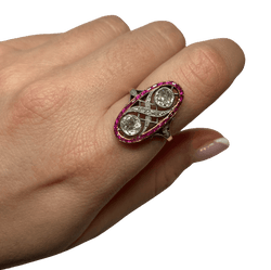Bague Entourage en or jaune, rubis et diamants - Castafiore