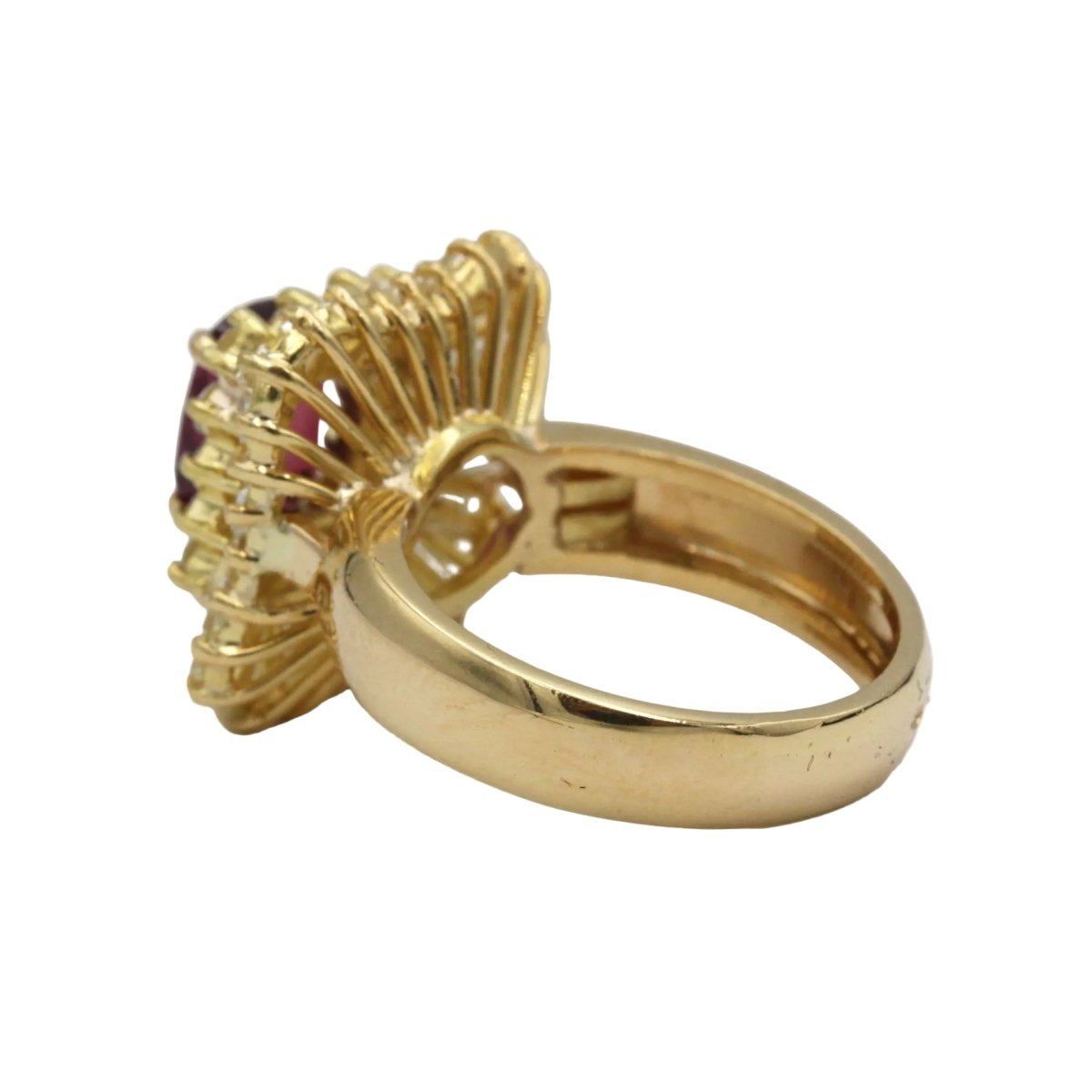 Bague Entourage en or jaune, rubis et diamants - Castafiore