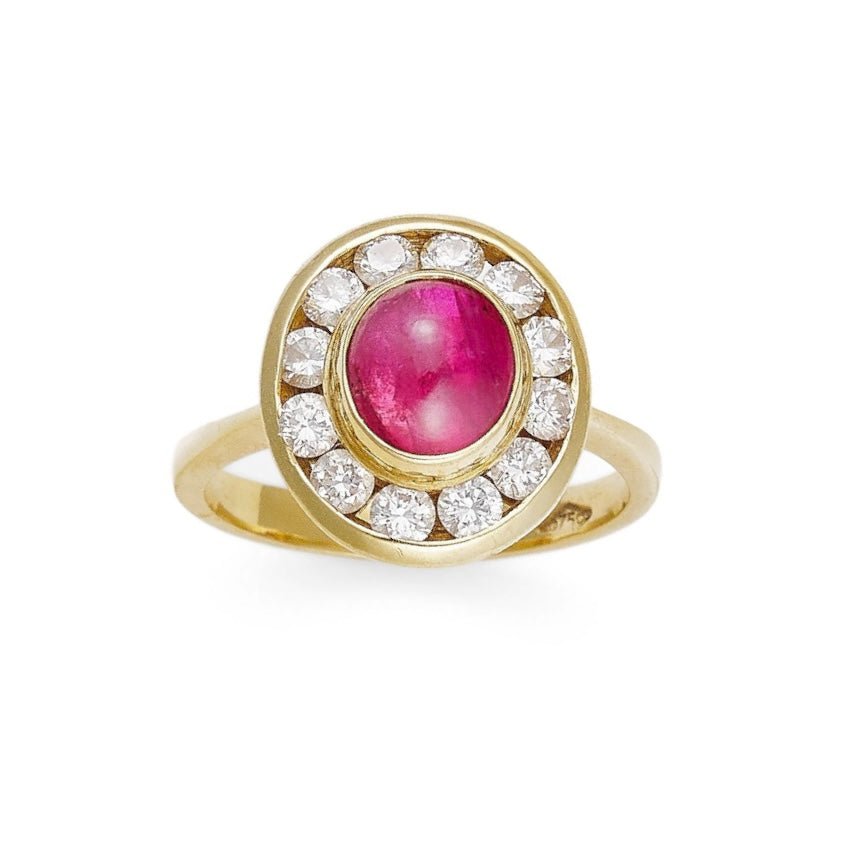 Bague Entourage en or jaune, rubis et diamants - Castafiore