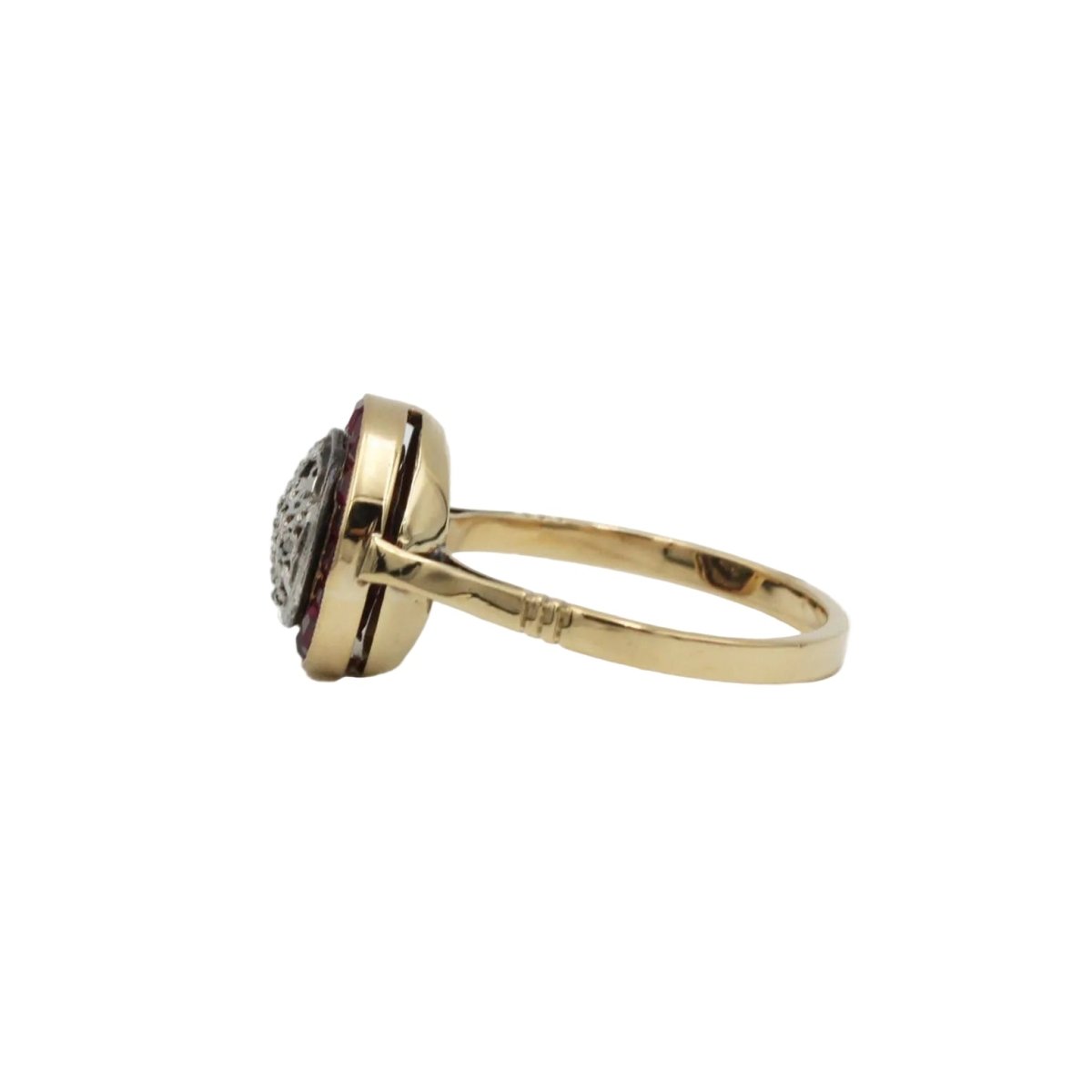 Bague Entourage en or jaune, rubis et diamants - Castafiore