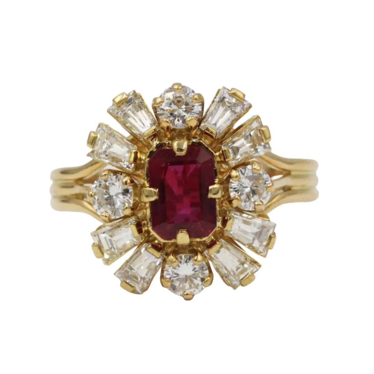 Bague Entourage en or jaune, rubis et diamants - Castafiore