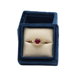 Bague Entourage en or jaune, rubis et diamants - Castafiore