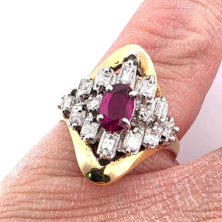 Bague Entourage en or jaune, rubis et diamants - Castafiore