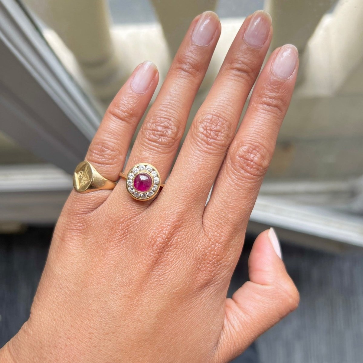 Bague Entourage en or jaune, rubis et diamants - Castafiore