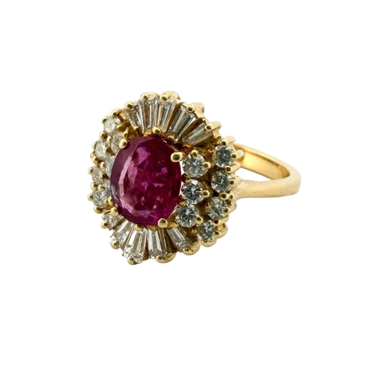 Bague Entourage en or jaune, rubis et diamants - Castafiore