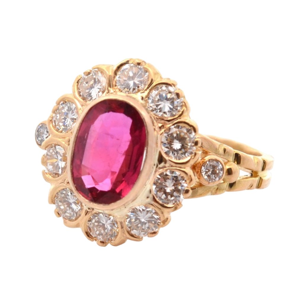 Bague Entourage en or jaune, rubis et diamants - Castafiore