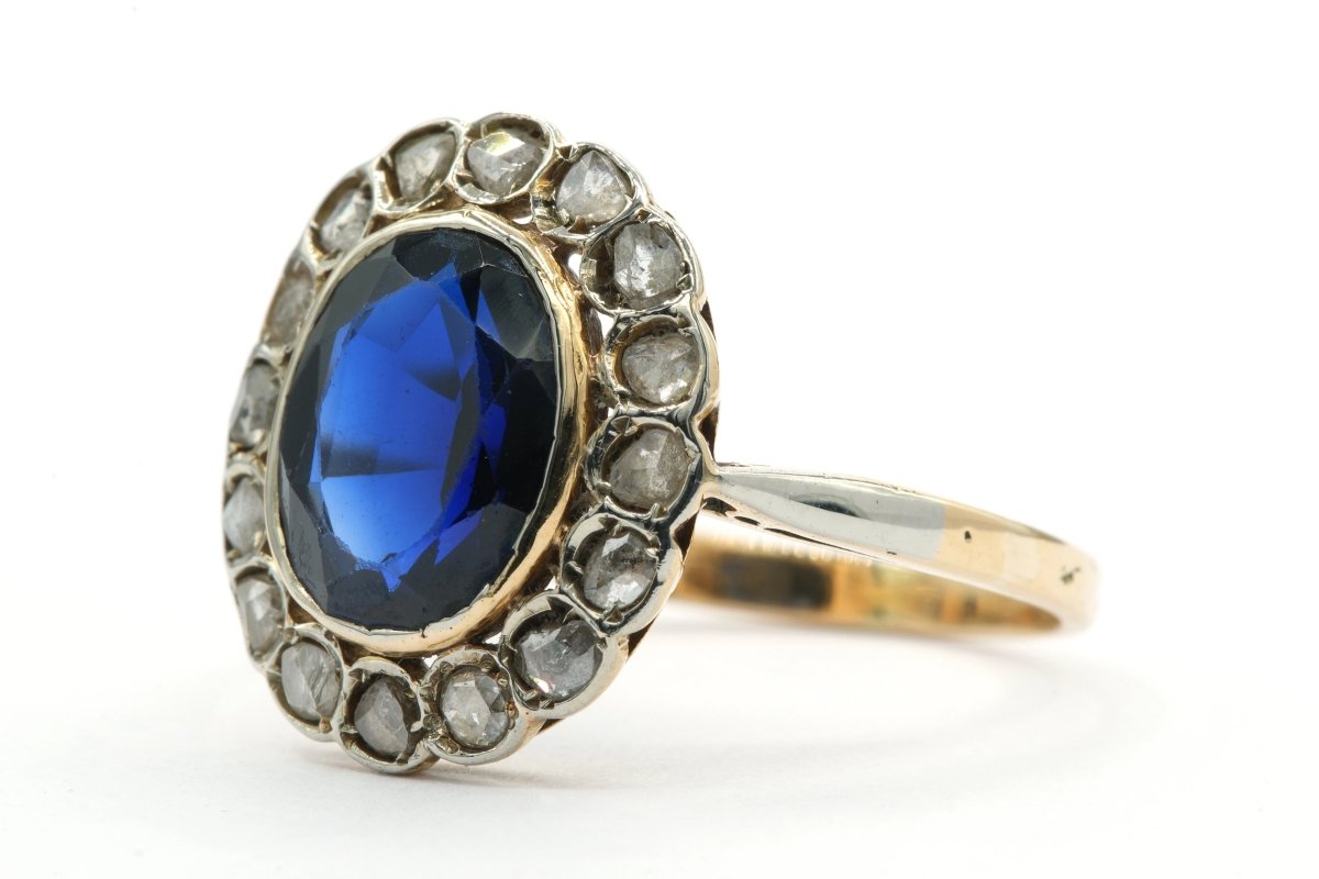 Bague Entourage en or jaune, saphir et diamants - Castafiore