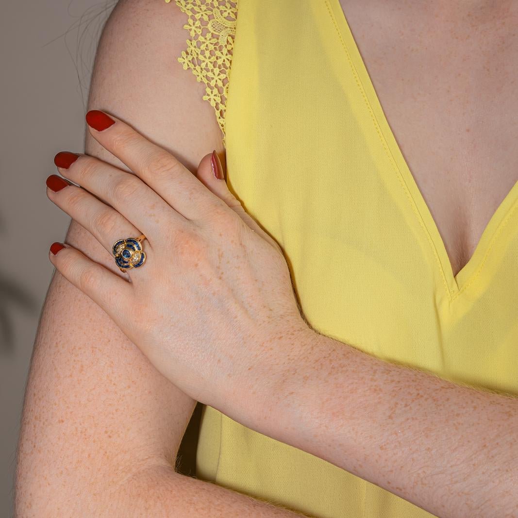 Bague Entourage en or jaune, saphir et diamants - Castafiore