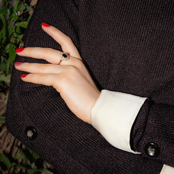 Bague Entourage en or jaune, saphir et diamants - Castafiore