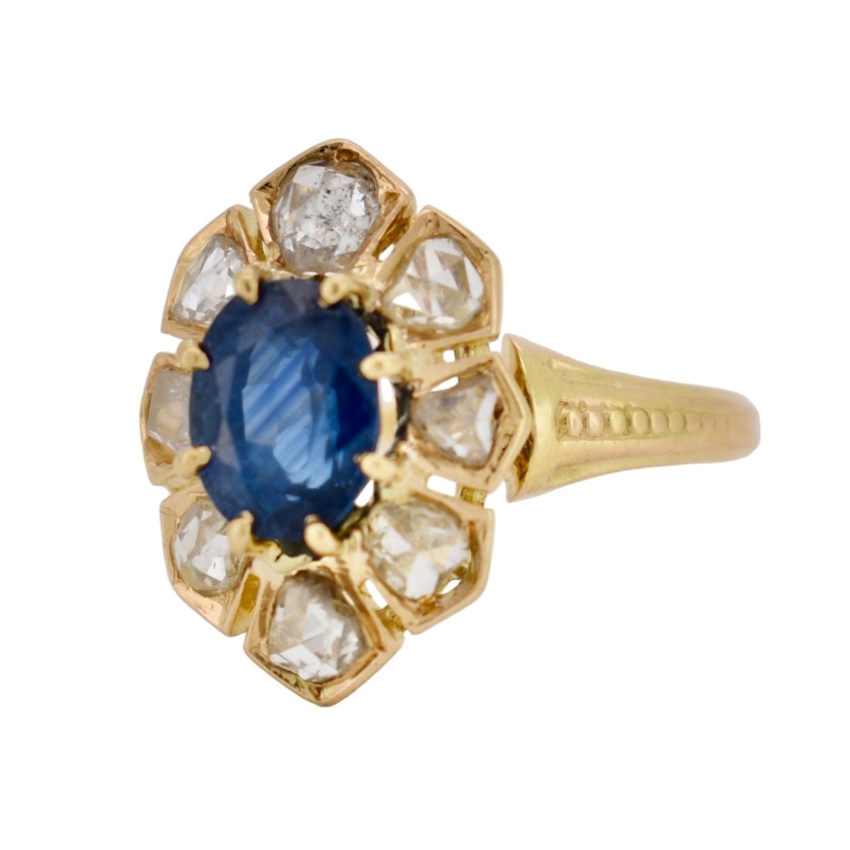 Bague Entourage en or jaune, saphir et diamants - Castafiore