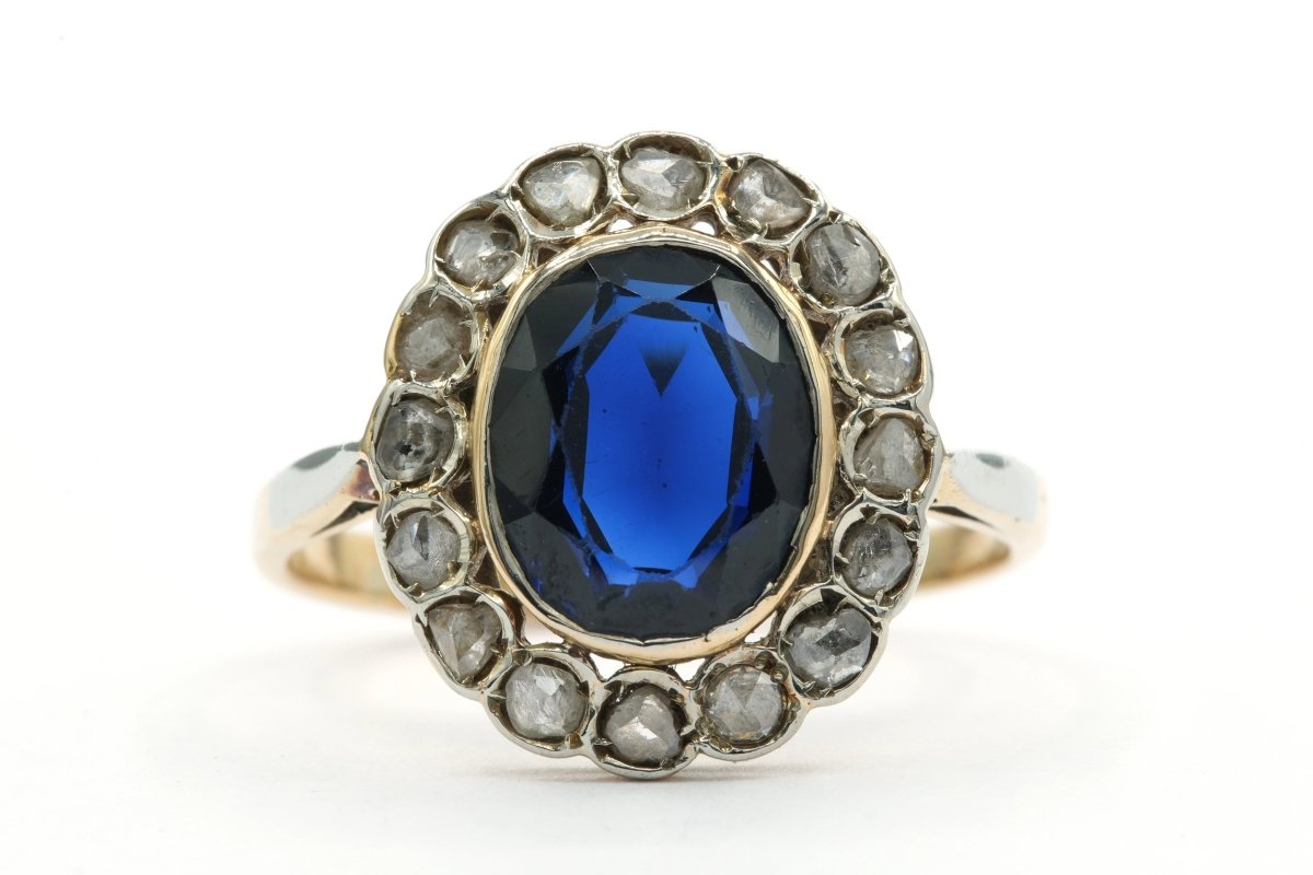 Bague Entourage en or jaune, saphir et diamants - Castafiore