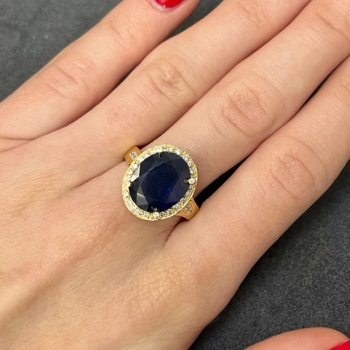 Bague Entourage en or jaune, saphir et diamants - Castafiore