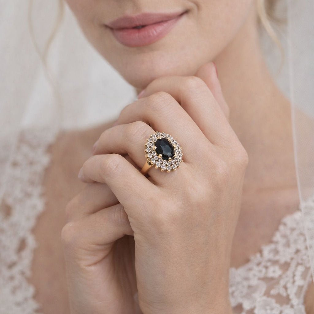 Bague Entourage en or jaune, saphir et diamants - Castafiore