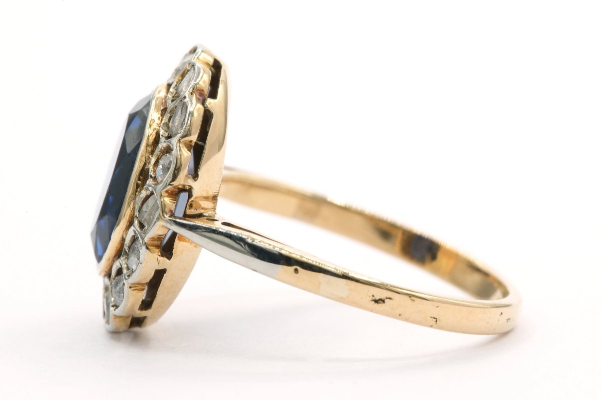 Bague Entourage en or jaune, saphir et diamants - Castafiore
