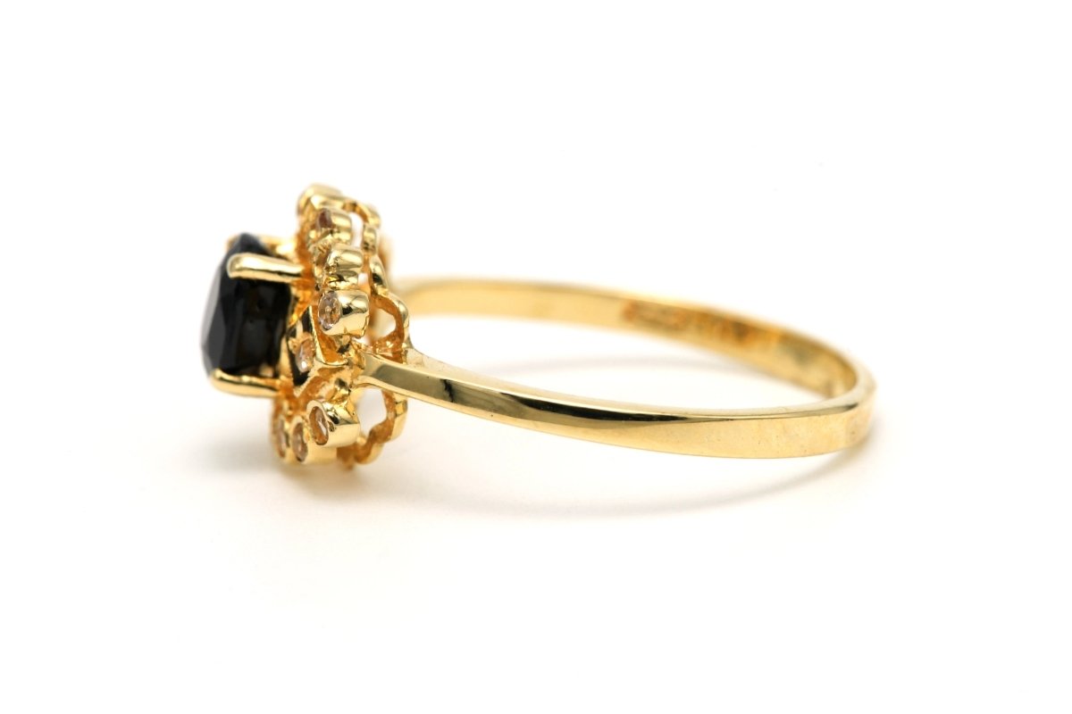 Bague Entourage en or jaune, saphir et diamants - Castafiore