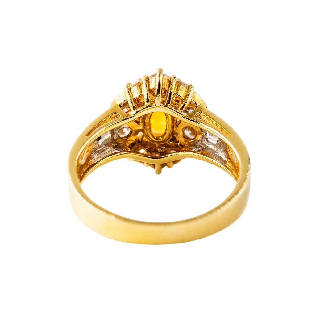 Bague Entourage en or jaune, saphir orange et diamants - Castafiore