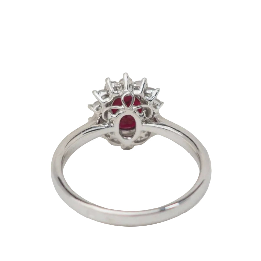 Bague entourage en or or blanc, rubis 0.95ct et diamants - Castafiore